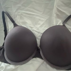 Victoria Secrets body bra 36DDD body by Victoria perfect shape